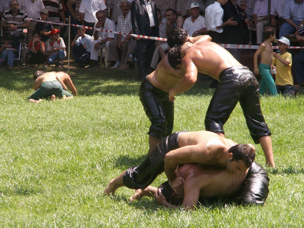 Oil wrestling clinch